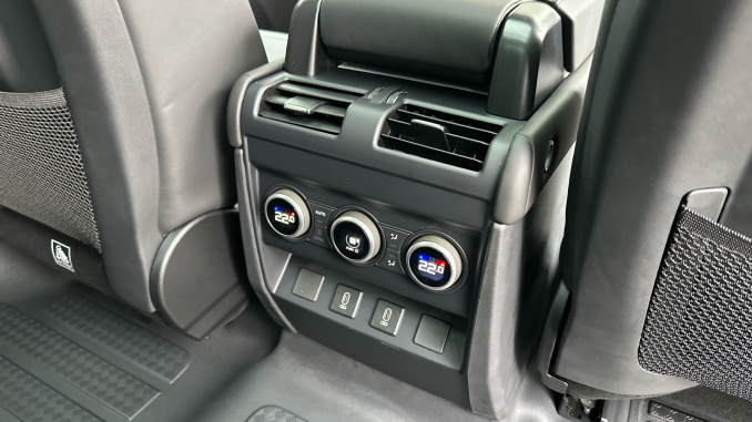 Land Rover Defender 3.0 D350 X-Dynamic HSE 130 5dr Auto Diesel Estate - Image 18